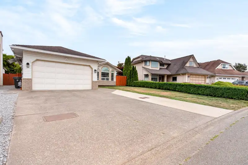 19645 SOMERSET DRIVE - photo 3 of 40