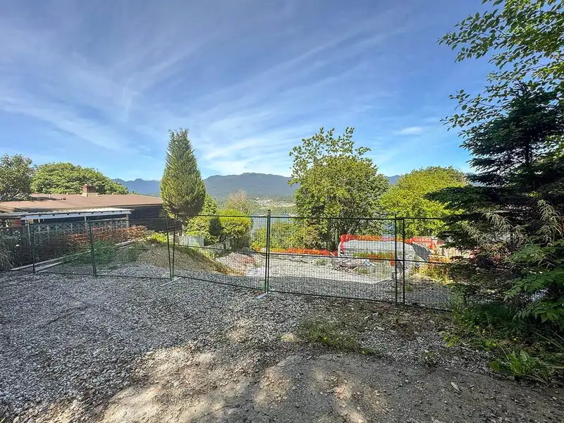 5645 HIGHFIELD DRIVE - photo 3 of 21