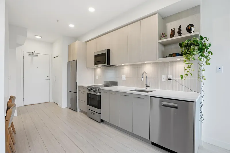 604 10777 138 STREET - photo 2 of 25