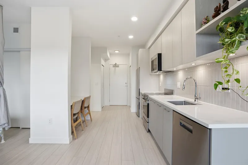 604 10777 138 STREET - photo 3 of 25