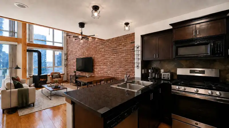 503 10 RENAISSANCE SQUARE - photo 3 of 25