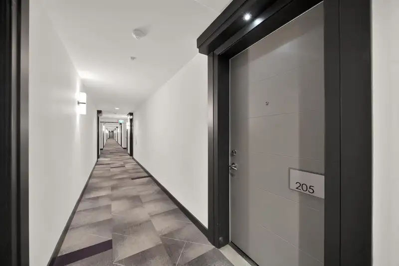 205 13963 105 BOULEVARD - photo 2 of 40