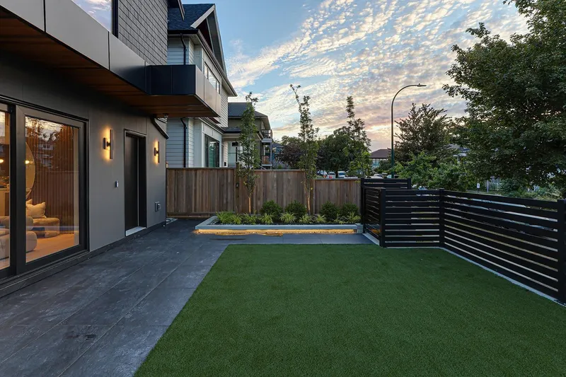 1 1990 VENABLES STREET - photo 4 of 25