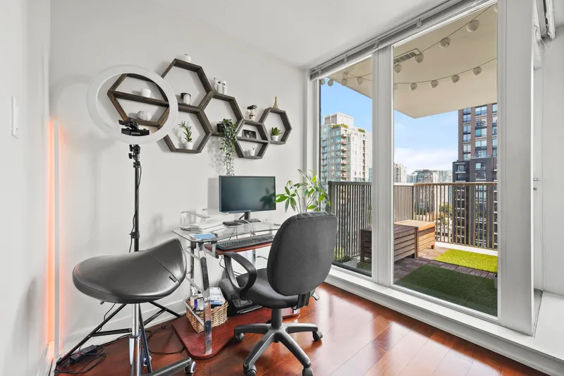 1708 1055 RICHARDS STREET - photo 2 of 25