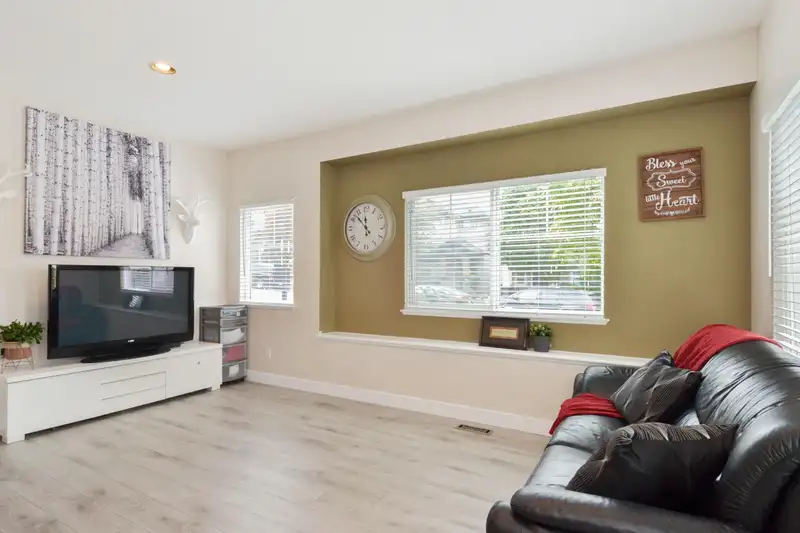 5947 165A STREET - photo 3 of 35