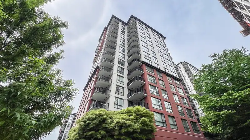 1308 813 AGNES STREET - photo 1 of 23