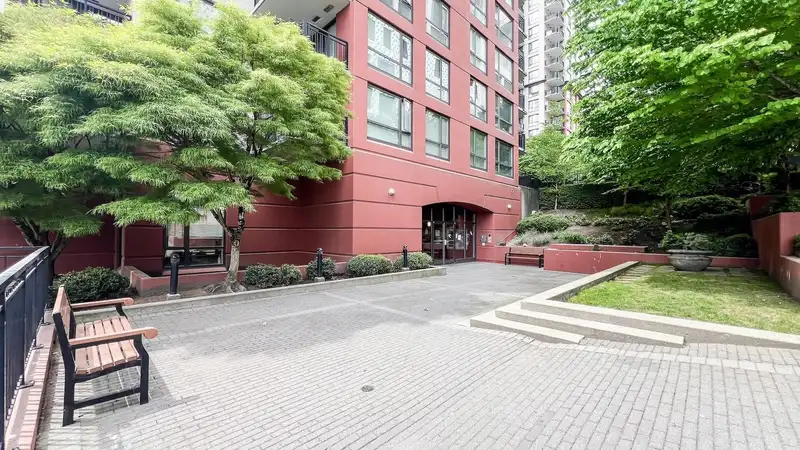 1308 813 AGNES STREET - photo 2 of 23