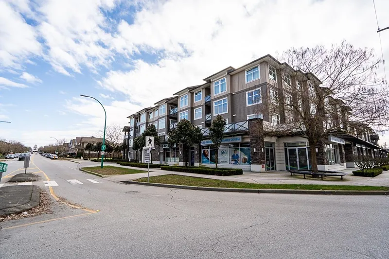 227 18818 68 AVENUE - photo 3 of 25