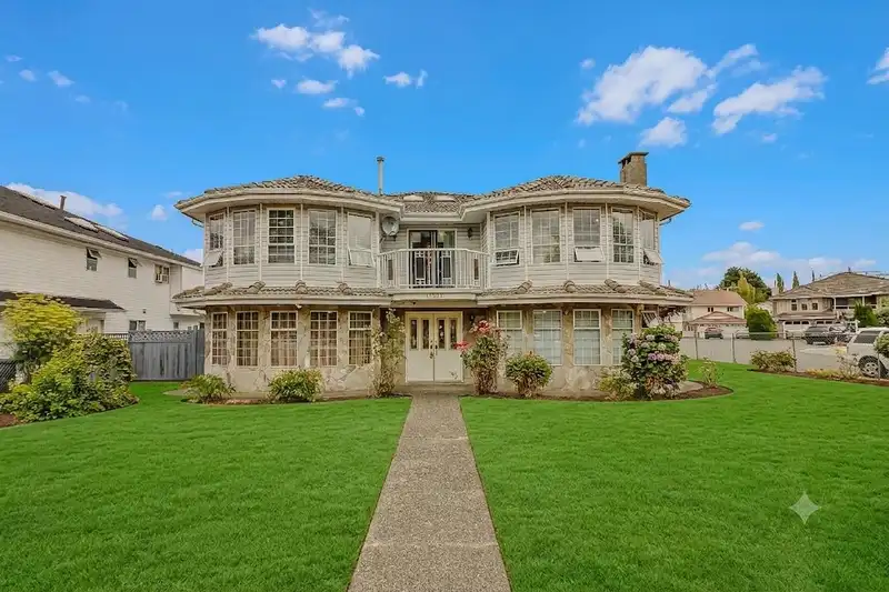 12441 71A AVENUE - photo 1 of 25