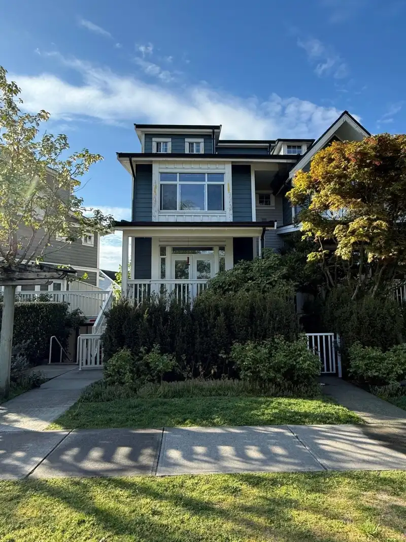5 4311 BAYVIEW STREET - photo 1 of 38