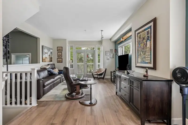 5 4311 BAYVIEW STREET - photo 4 of 38