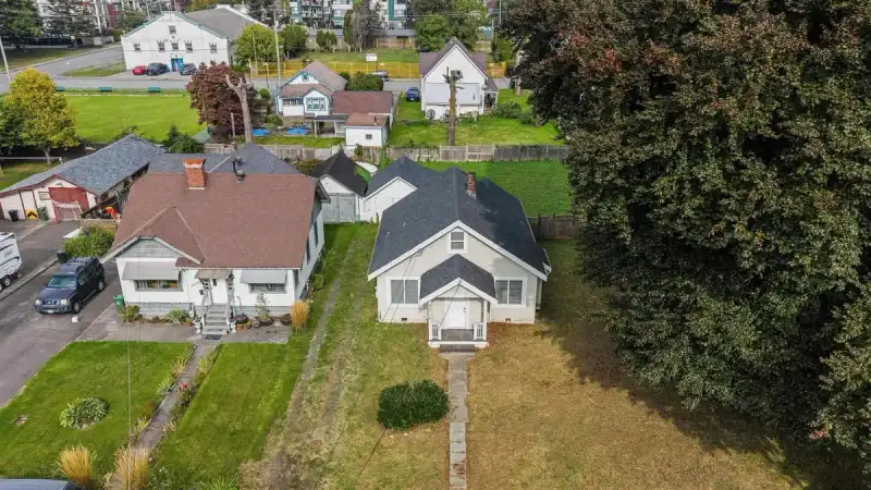 45719 KIPP AVENUE - photo 1 of 22