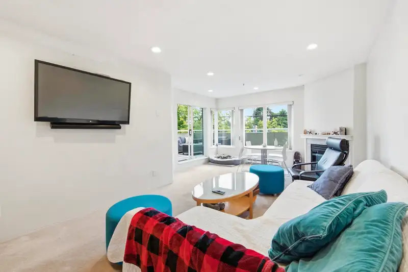 107 3280 W BROADWAY - photo 3 of 32