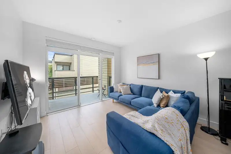 317 3205 MOUNTAIN HIGHWAY - photo 3 of 40