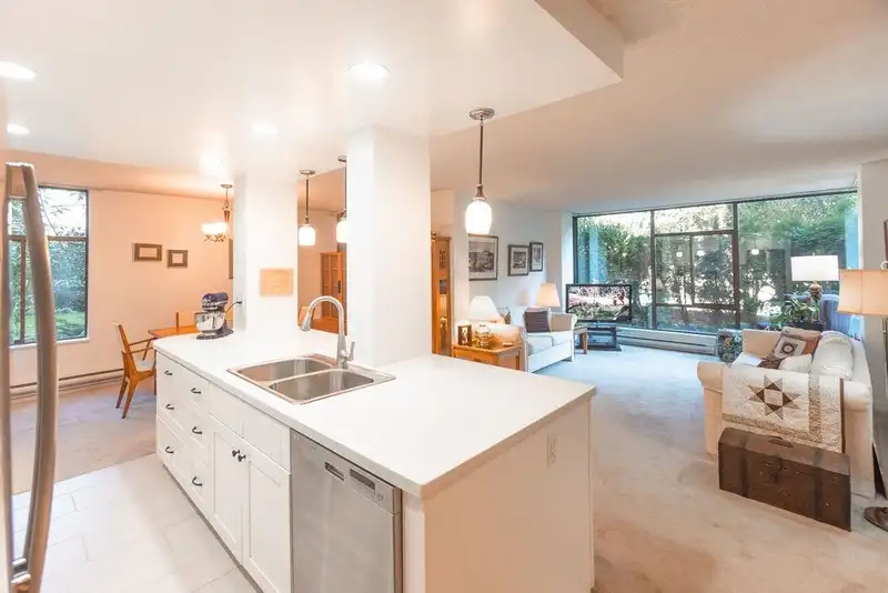 113 4101 YEW STREET - photo 2 of 40