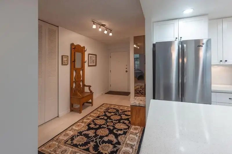 113 4101 YEW STREET - photo 3 of 40