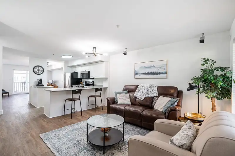 42 2927 FREMONT STREET - photo 4 of 40