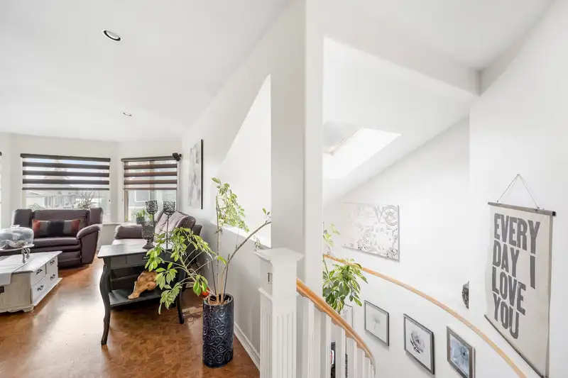 1821 HARBOUR STREET - photo 3 of 33
