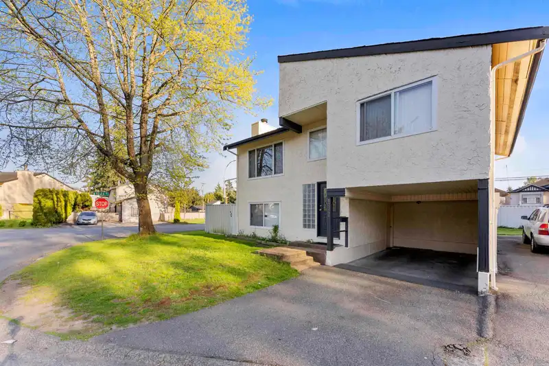 12248 80A AVENUE - photo 3 of 24