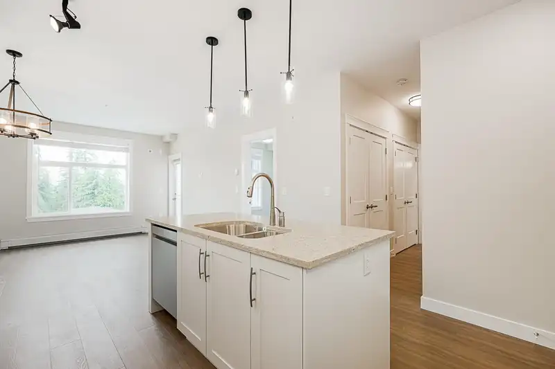 515 11077 RAVINE ROAD - photo 3 of 32