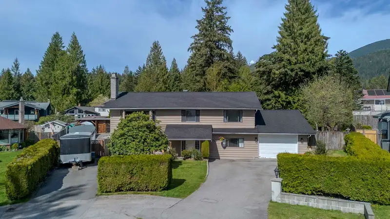 2541 MONTROSE WAY - photo 2 of 40