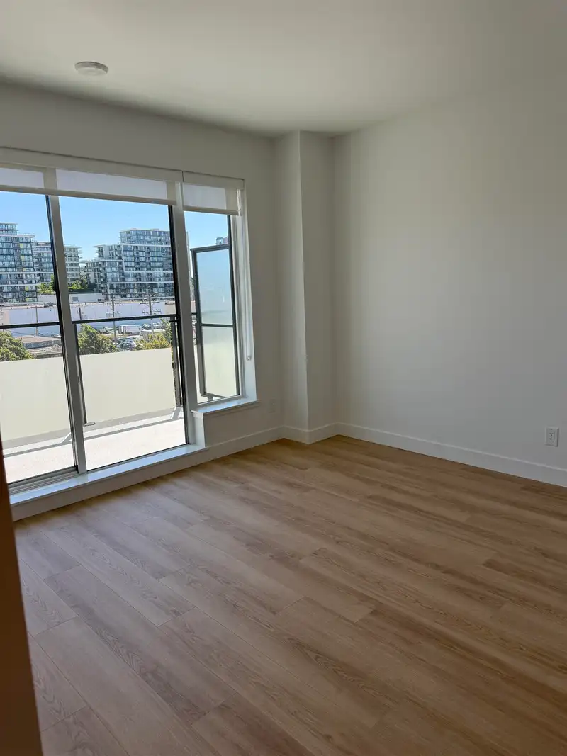 505 7977 LANSDOWNE ROAD - photo 2 of 12