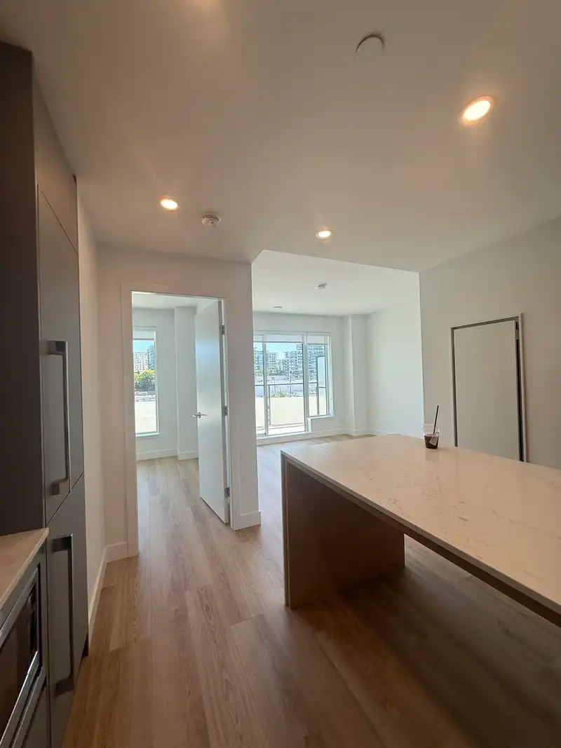 505 7977 LANSDOWNE ROAD - photo 4 of 12
