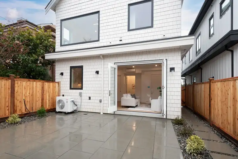 4424 W 4TH AVENUE - photo 2 of 31