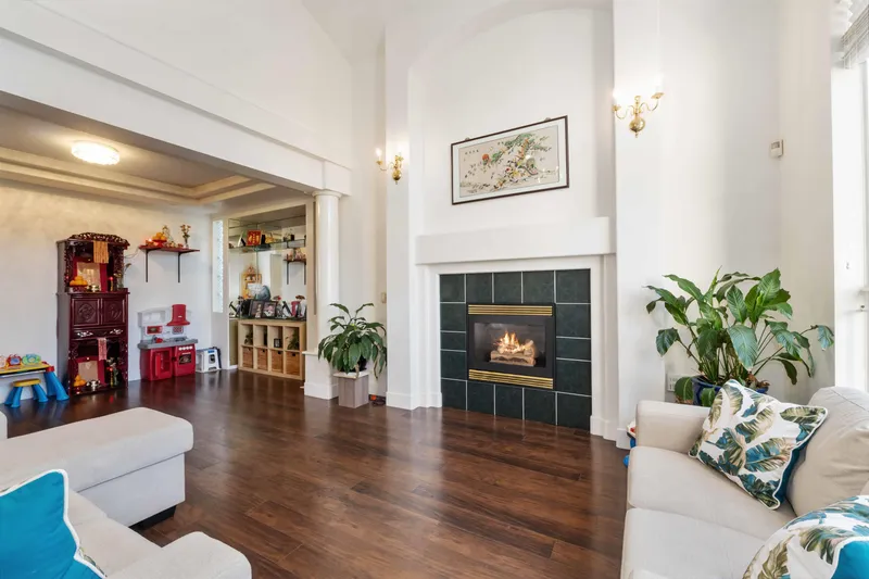 8330 168 STREET - photo 4 of 25