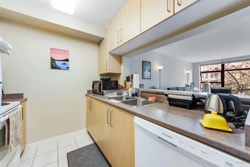 301 5380 OBEN STREET - photo 4 of 29