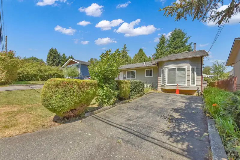 15835 RUSSELL AVENUE - photo 1 of 31
