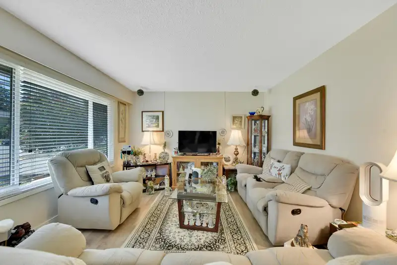 15835 RUSSELL AVENUE - photo 3 of 31