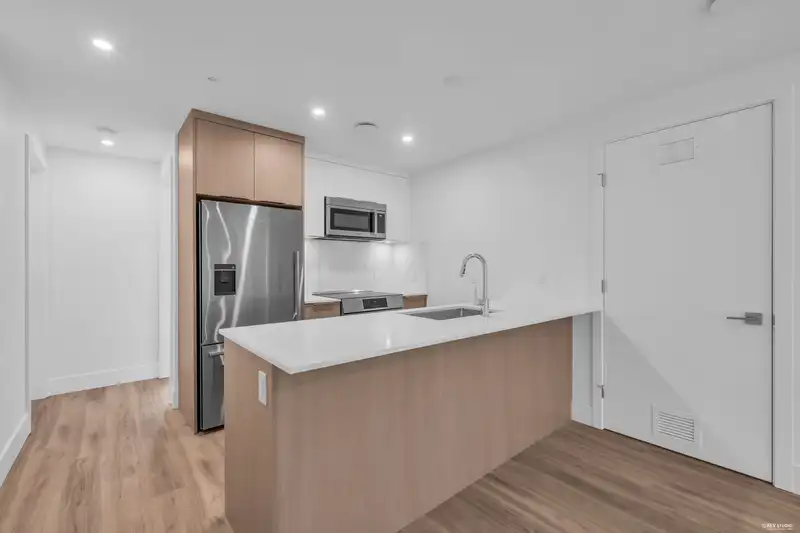 104 2250 E 1ST AVENUE - photo 3 of 40