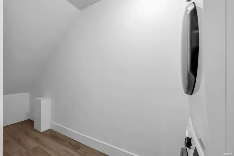 104 2250 E 1ST AVENUE - photo 4 of 40