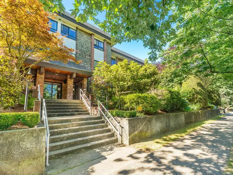 340 588 E 5TH AVENUE - photo 1 of 40