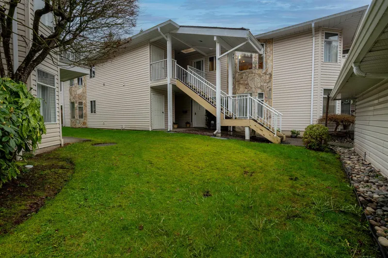 205 10584 153 STREET - photo 3 of 25