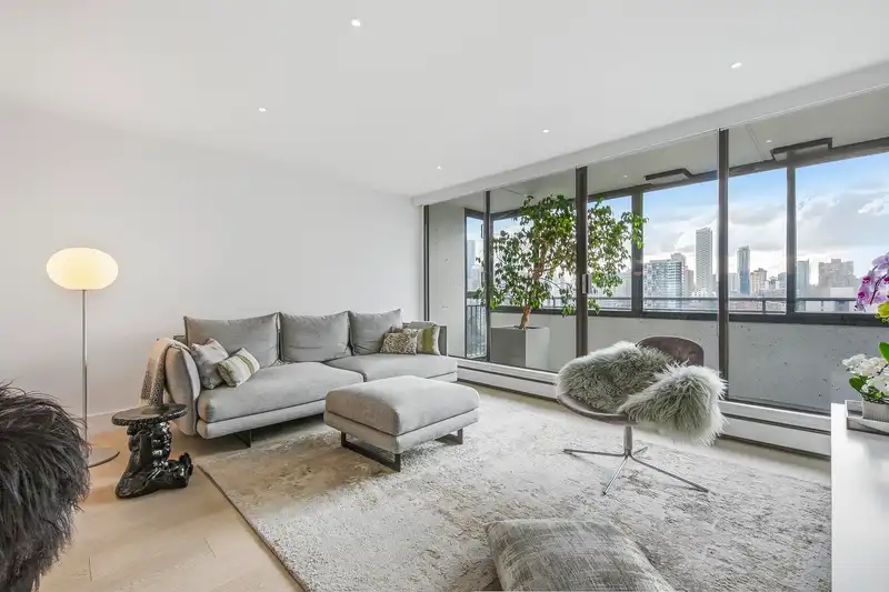 1806 1725 PENDRELL STREET - photo 2 of 22