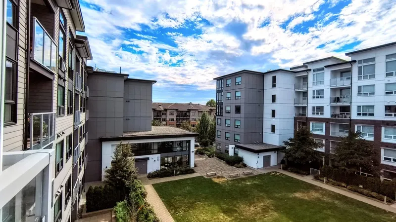 404 9233 ODLIN ROAD - photo 2 of 25