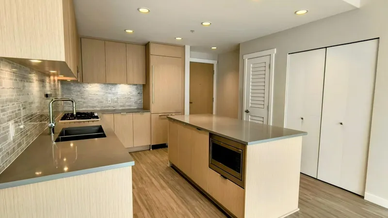 404 9233 ODLIN ROAD - photo 4 of 25