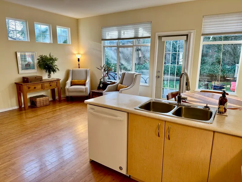 6 14959 58 AVENUE - photo 2 of 25