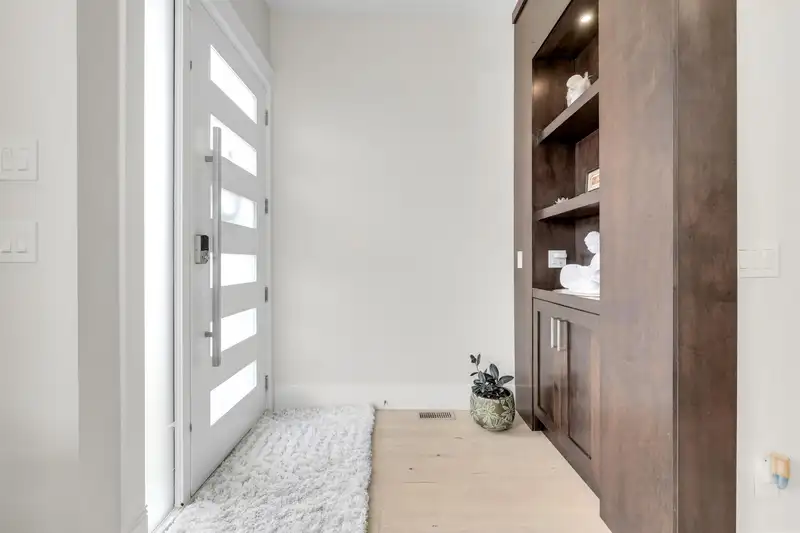 16643 18B AVENUE - photo 4 of 40