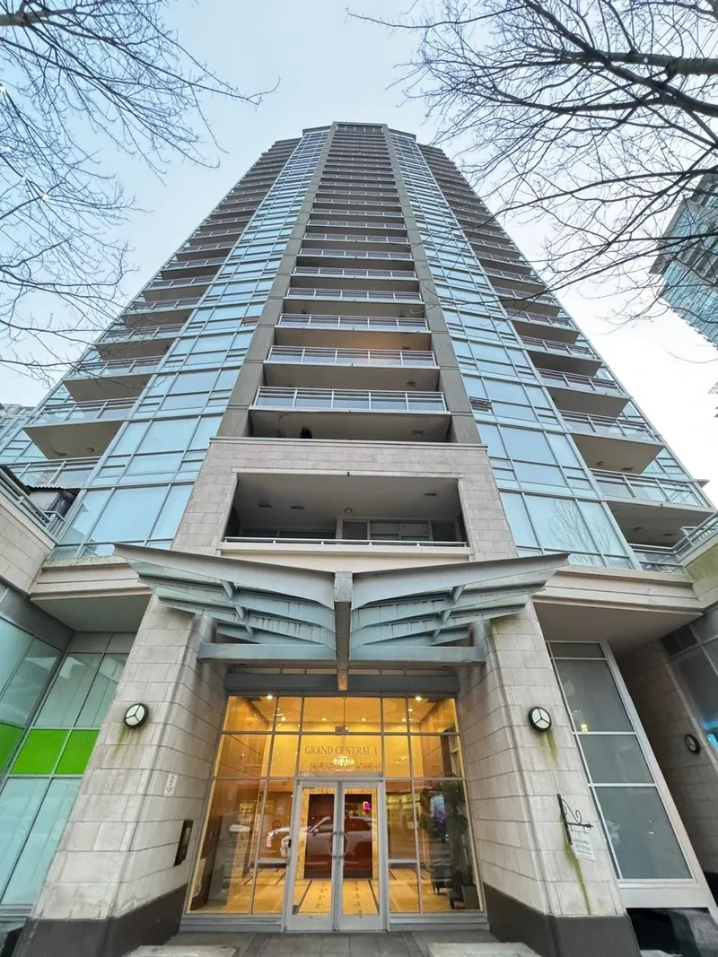 1803 2978 GLEN DRIVE - photo 1 of 24