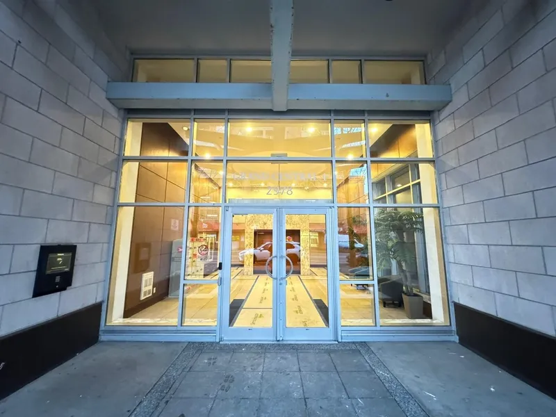 1803 2978 GLEN DRIVE - photo 2 of 24