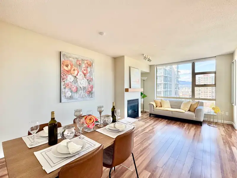 905 1316 W 11TH AVENUE - photo 1 of 27