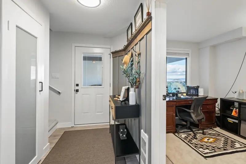 2 14985 VICTORIA AVENUE - photo 4 of 25