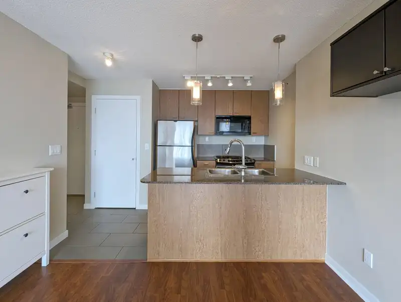 1101 7063 HALL AVENUE - photo 2 of 24