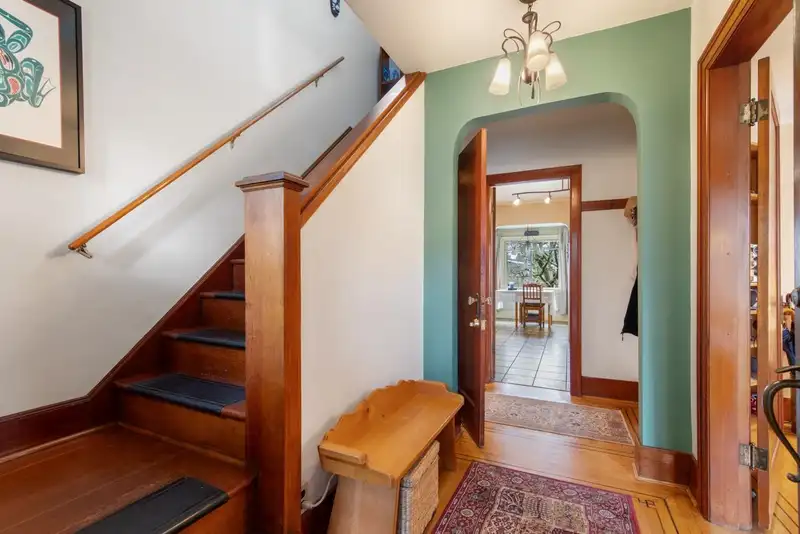 2146 E 7TH AVENUE - photo 3 of 31