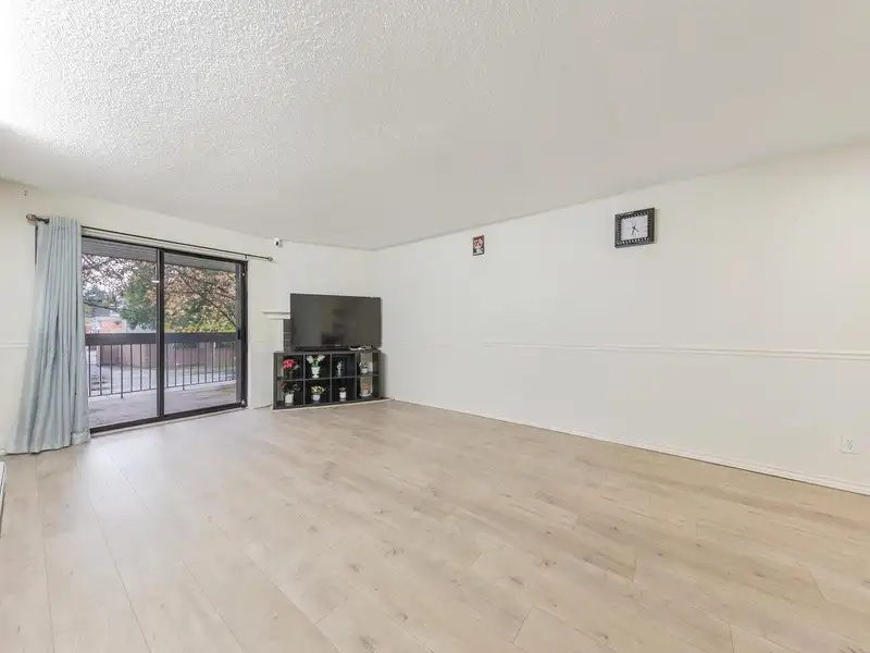203 10560 154 STREET - photo 2 of 19