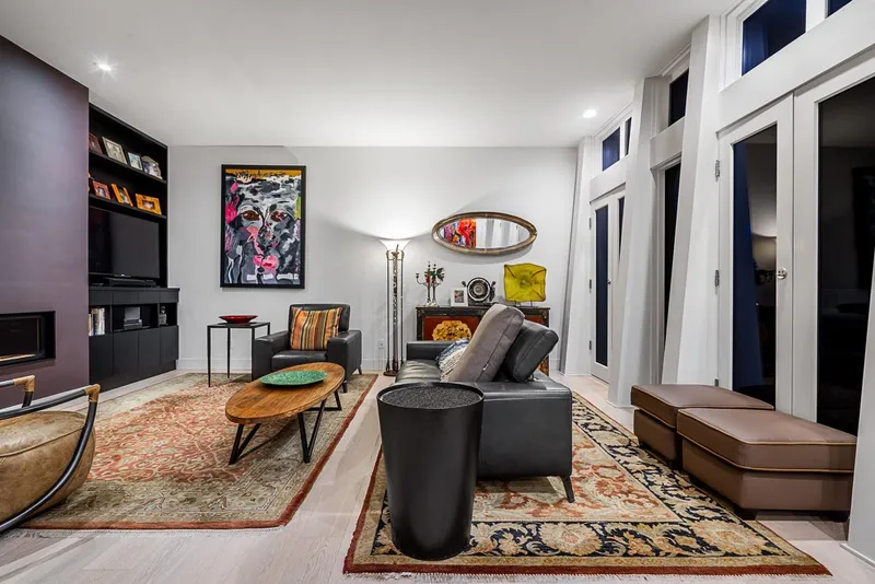 955 20TH STREET - photo 2 of 25