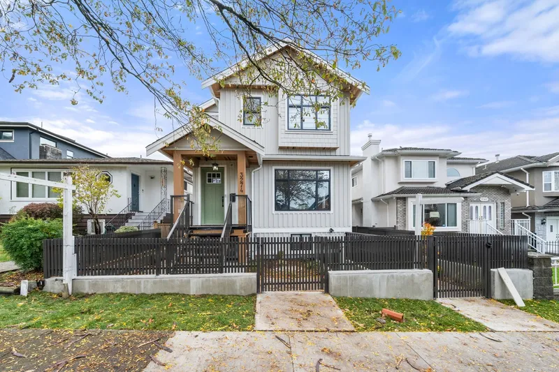 1 3274 E 44TH AVENUE - photo 1 of 25